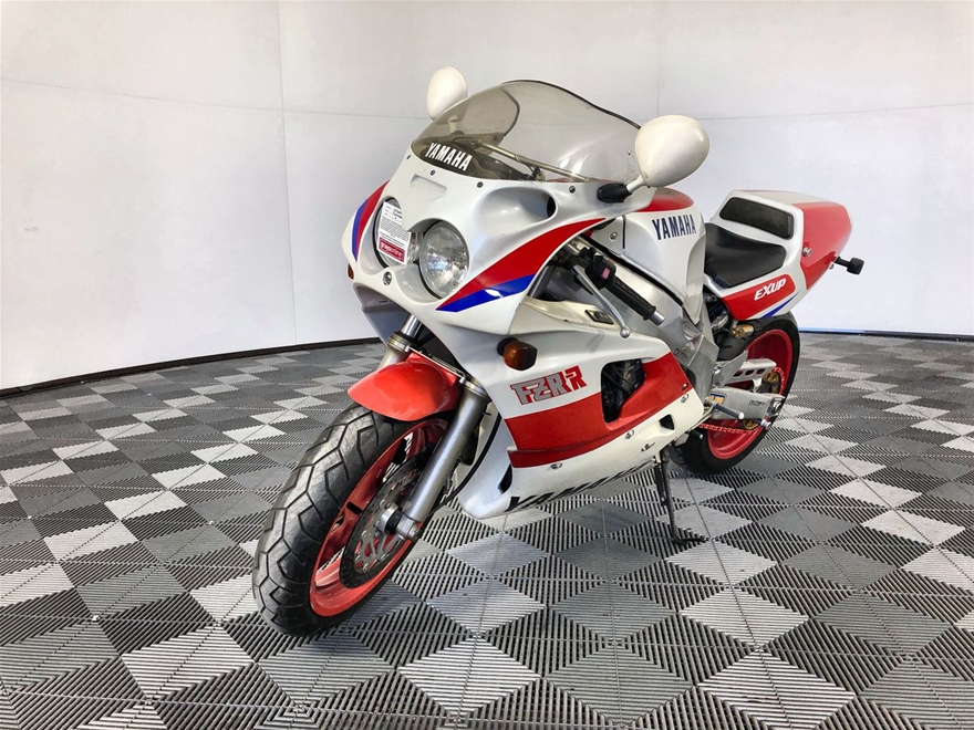Yamaha FZR750R OW01